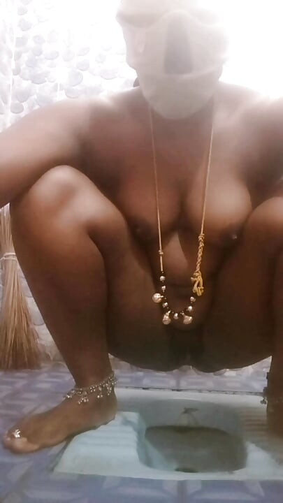 Soție desi tamil obraznică Renu Secret Baie tachinare nud și sari dressing pentru managerul companiei! Indianhotwifex