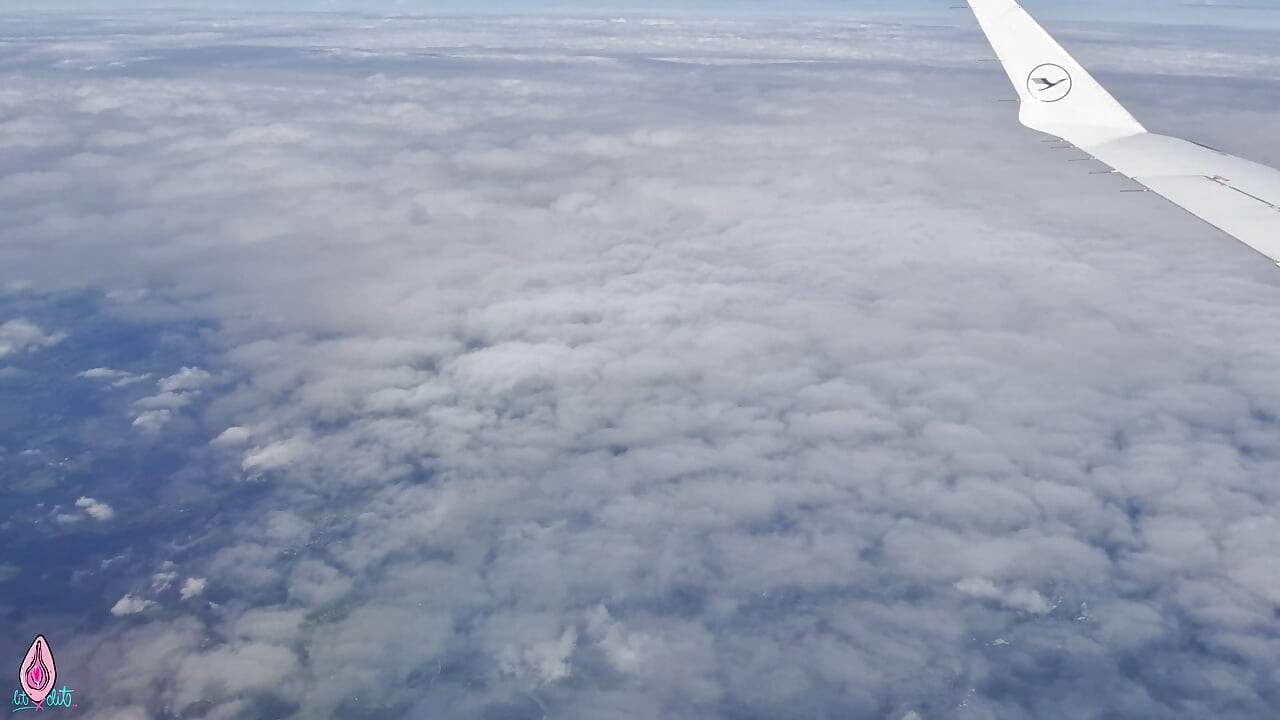 Cheating girl gives risky blowjob on the plane on a business trip