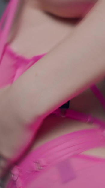 Khoảnh khắc hoành tráng từ "4k Femdom JOI - Asmr Voice Control & Jerk Off Instruction 2025"