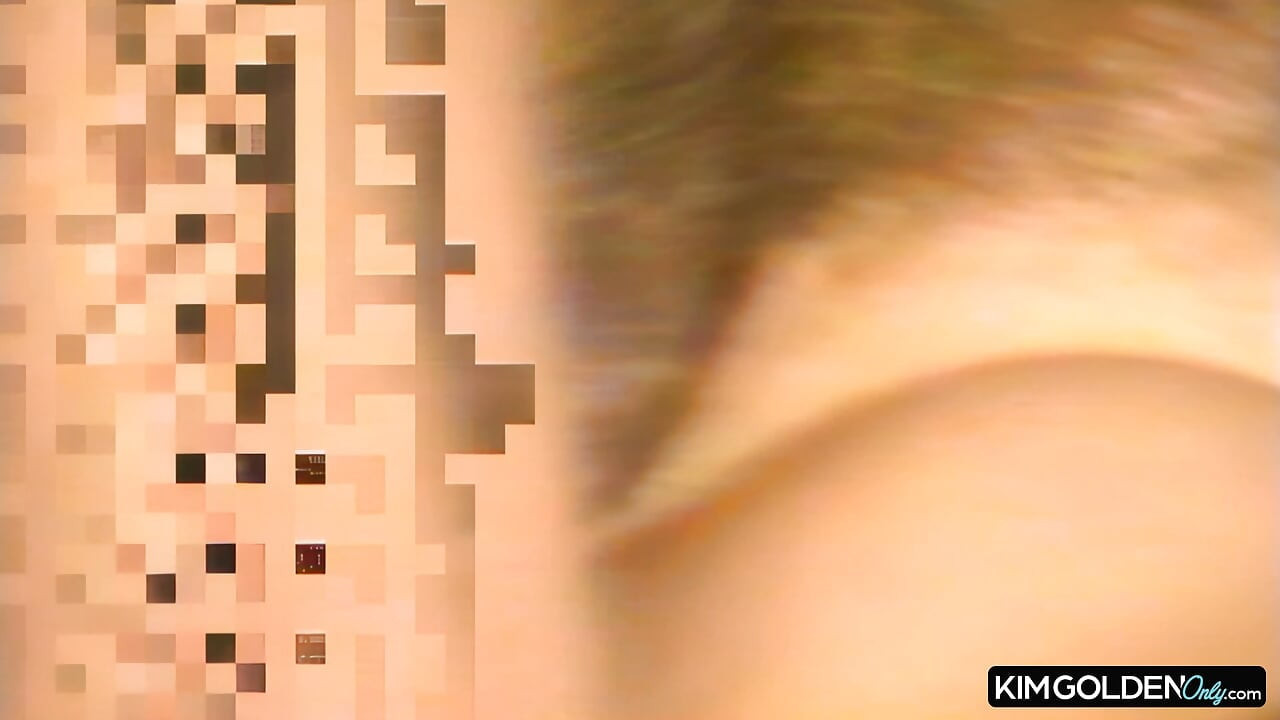 Blonde Verfuehrerin in leidenschaftlichem Ritt