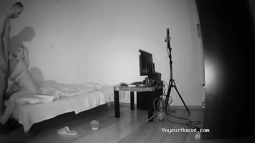 Zed e Zyra - Chupando um pau antes de colocá-lo na buceta dela