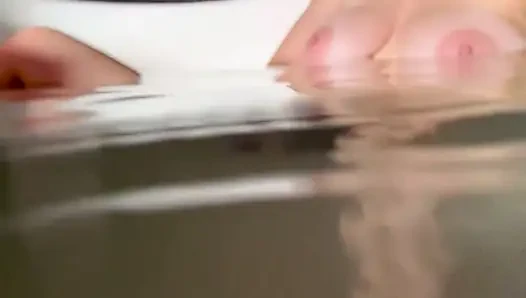 Ejakulasi di bak mandi