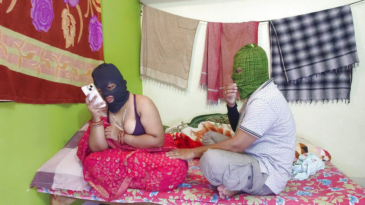 Hintli azgın yenge sert seks için çok çaresiz