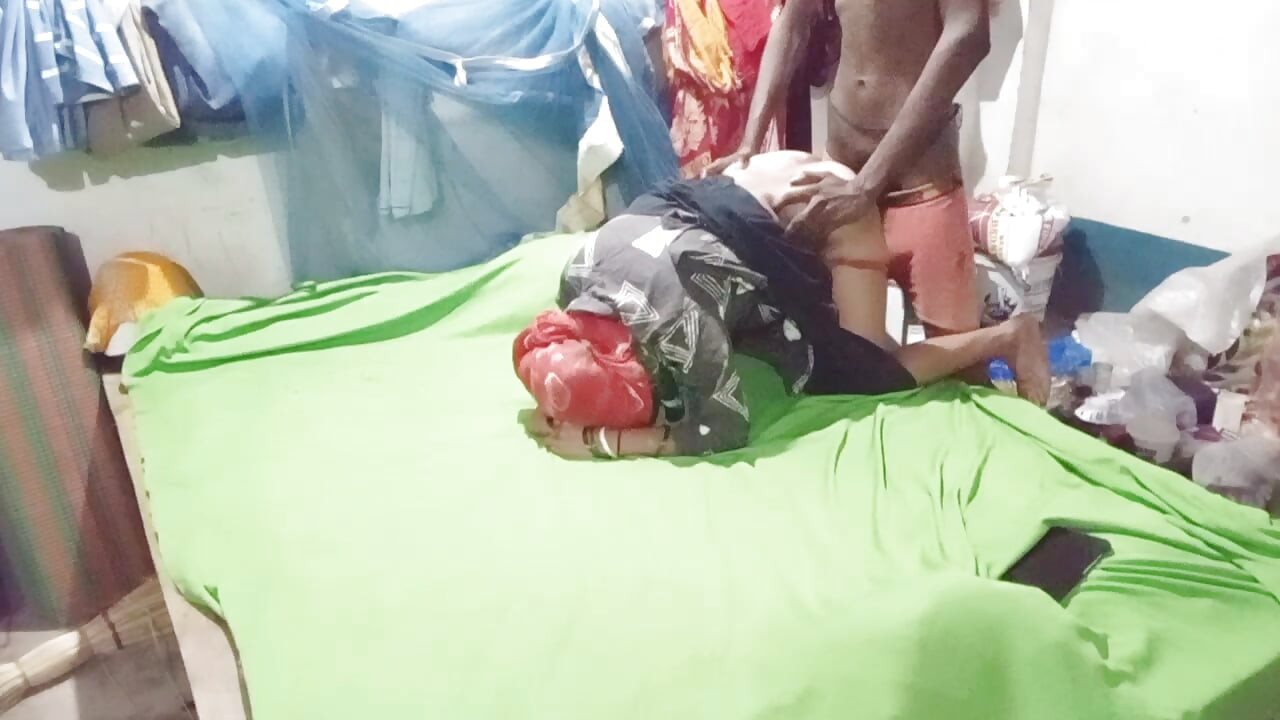 Hot desi Chut ki chudai with romantic padosi bhabhi