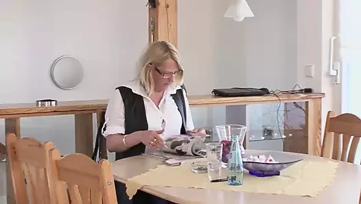 The blonde stops cleaning the house when her grandson arrives and starts showing herself to penetrate her