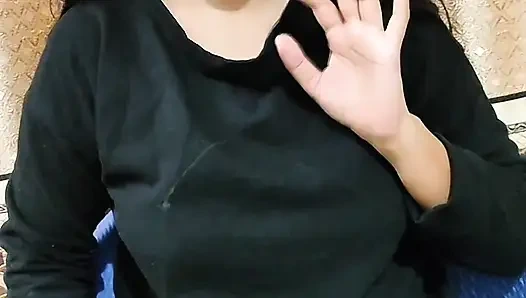 Desi village girl Sex chat on video call sowing boobs and nudes slfies for her bf xxx viral video