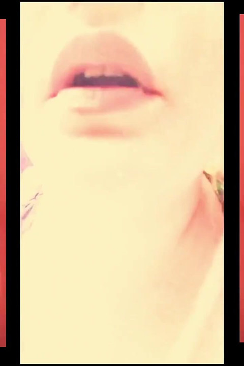 Ta copine t'a surpris en train de regarder du porno alors elle te crache dessus et te gifle la chatte sans parler