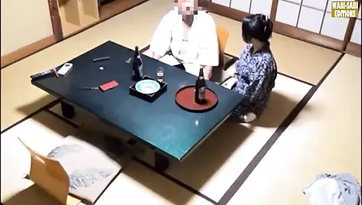 Özel bir oda seansında yakalanan bir kaplıca görevlisinin saatler sonra baştan çıkarılması -sahne.1