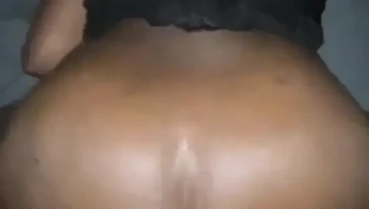 Растягиваю мою тугую чернокожую очко