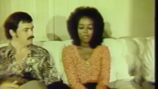 Memek hitam dan putih menjilati di kamar tidur