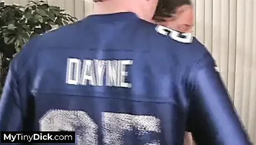 Ateşli fahişe derin amcık yeme ile karşılaşıyor