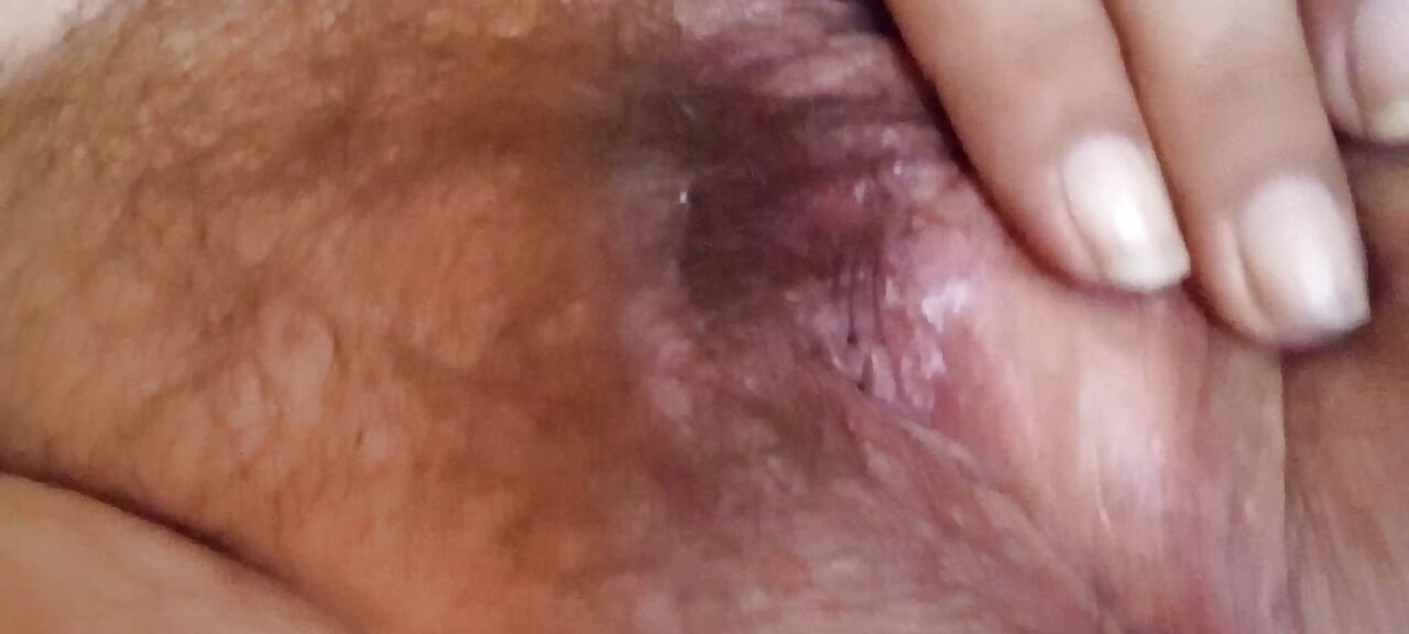 Zo dichtbij dat je haar harige vagina kunt ruiken Pure