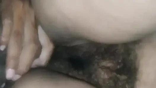 Pacar bercinta di rumah tidak sengaja creampie di dalam