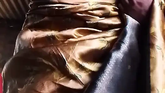 Hintli deshi köyü ateşli sexi sanskaari ev hanımı mastarbuting amını baştan çıkarıyor