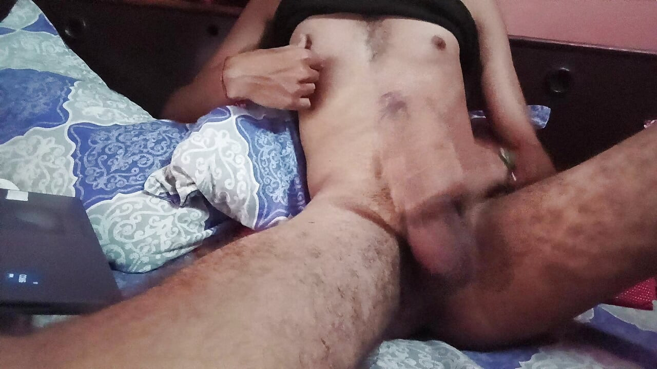 Em có muốn bú nó không?