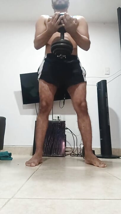 Meu pênis aparece enquanto estou me exercitando quando uso shorts