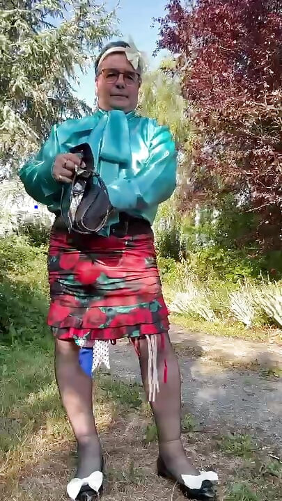 Dressed in a little skirt with floral patterns for an evening out