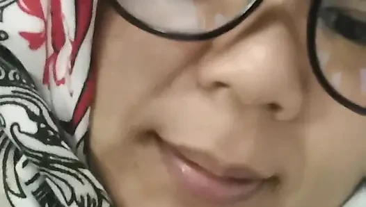 Bakış açısı : Endonezyalı viral kız odasında