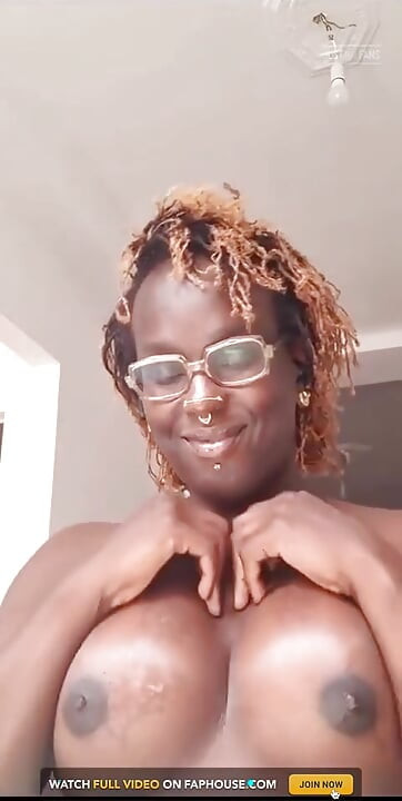 Juega con mis nuevas tetas