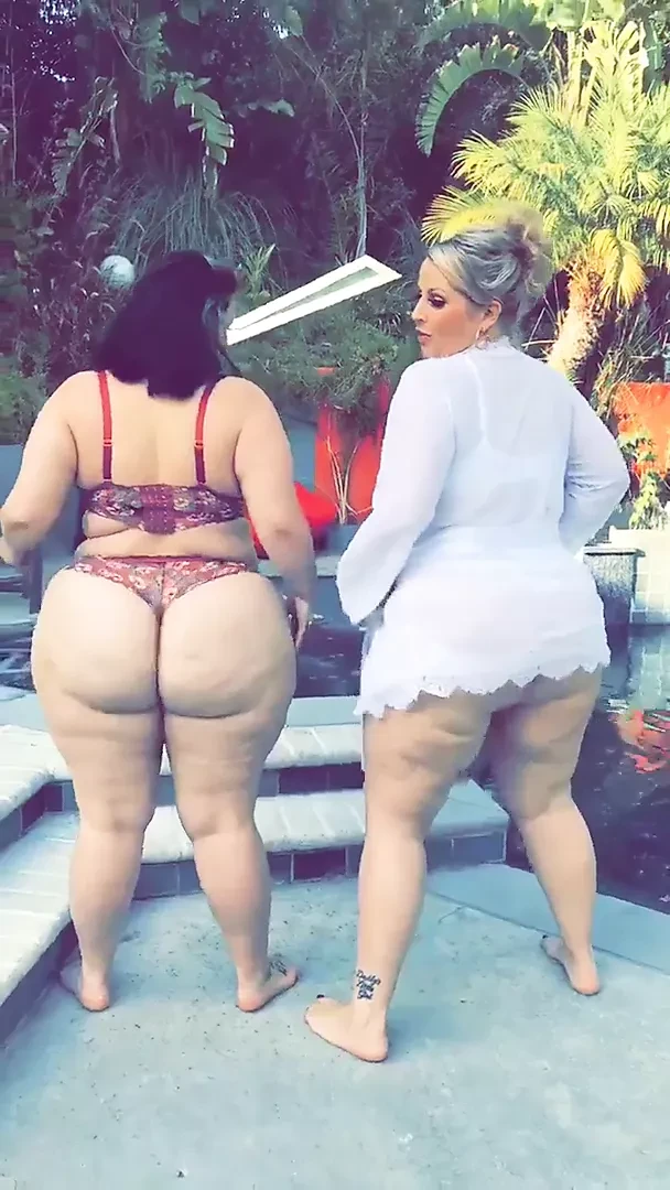 2 sexy BBW women dance on the pool