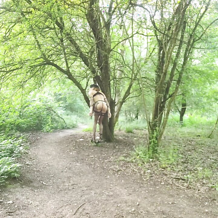 A BIG ONE🍀to be Fingered and Finish the CuL full of SperMe. Exhibit PuBLic in the forest. VaneSsaBiTCHx PariSChienneTrvprod⁹¹
