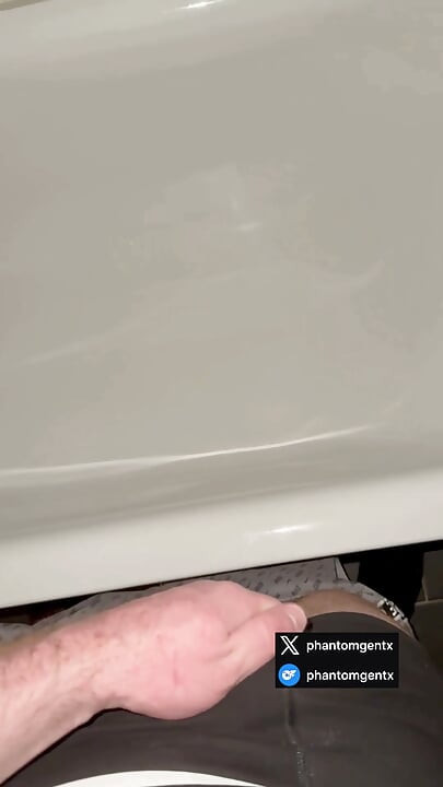 Guess Who's Back From The Gym – Hot German Guy Cums Sweaty In The Bathtub