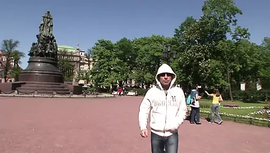 Penetrasi ganda yang sangat keras untuk Putri Salju yang panas!