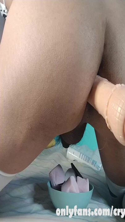 Sikiş makinesiyle 🍑 deliğimi sikiyorum