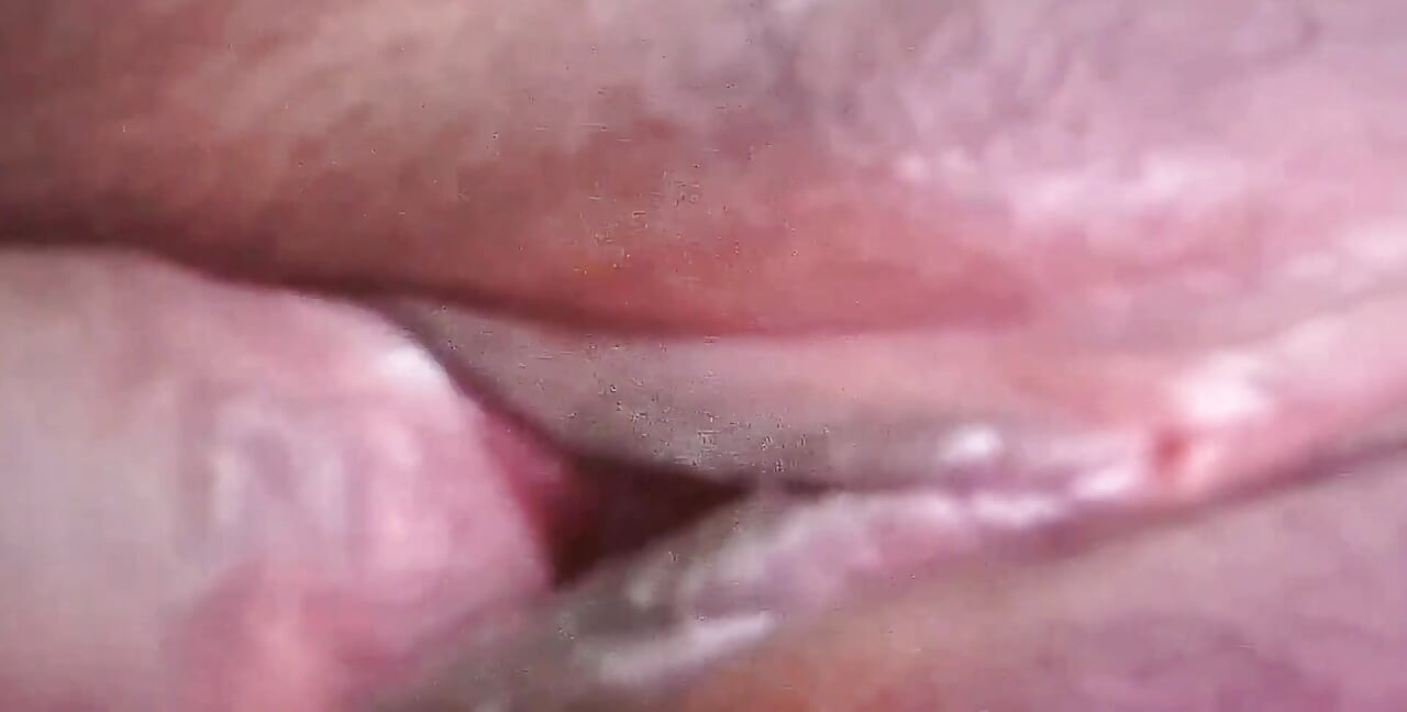 Aku ngentot adik tiriku yang baru aja tiba dari Amerika Serikat ke Spanyol dan toketnya dientot lolipop, aku yakin aku decei