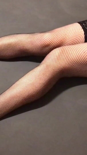 Nezaboravan trenutak iz filma "Dugonoga transvestita u mrežastim čarapama, donjem rublju"