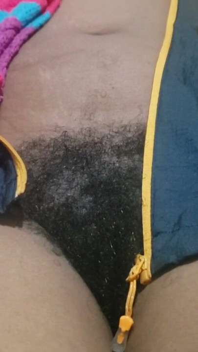 Nena peluda y encantadora - coño natural, vibraciones sensuales suaves, sentimiento amateur real, confianza auténtica | Clip 2