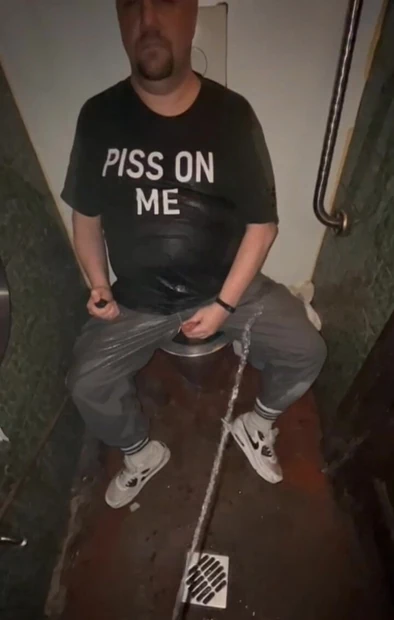 Pissing #006