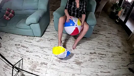 Cewek sange ini dientot gaya doggy habis-habisan di pantai sampai lubangnya menganga
