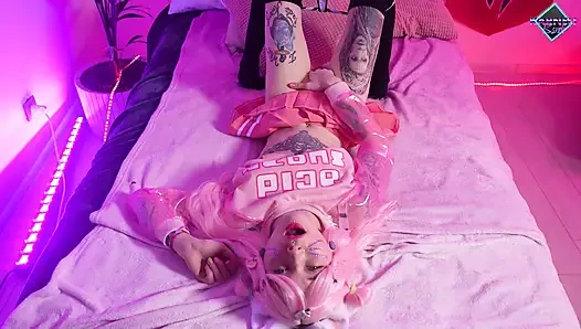 Kitty sürtük olmayı seviyor. 4K