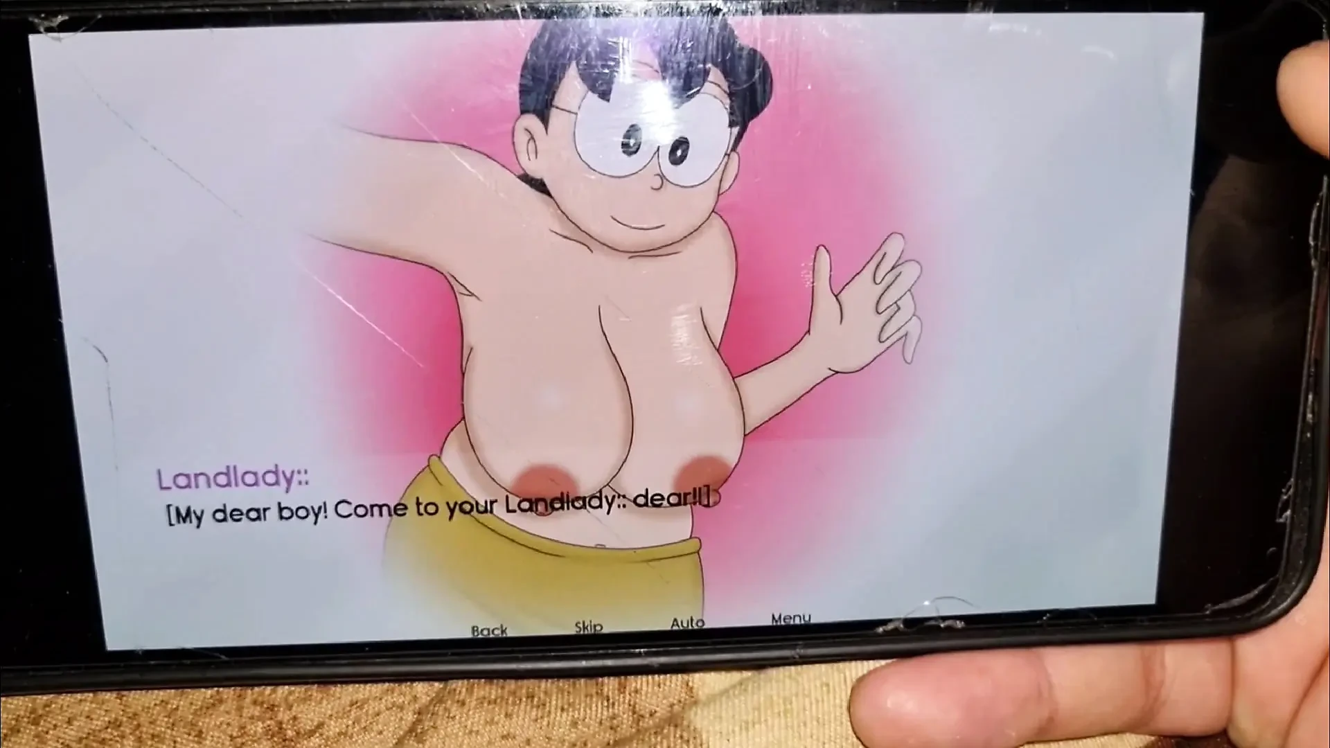 Нобита потърка гърдите на мащехата си, изпи цялата вода от нея, докато се къпеше.