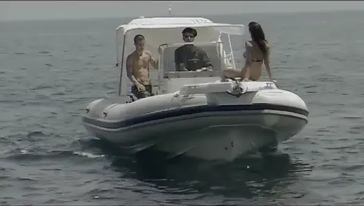 Anal sialan di bawah sinar matahari