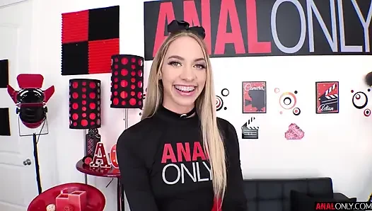 Khloe nasıl memnun olunmasını biliyor