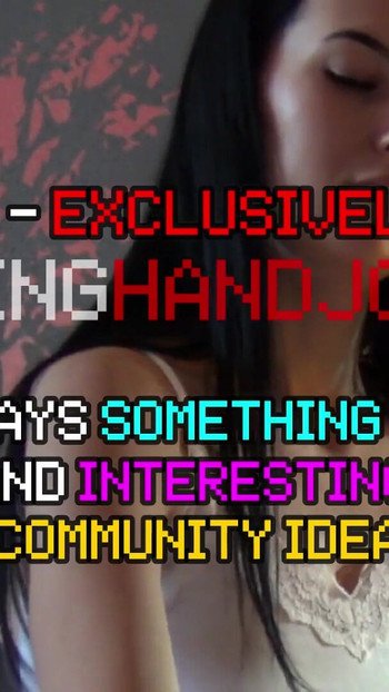 Zapanjujući trenutak iz "Gloryhole za stvarno napaljenu plavušu i nekontrolirano svršavanje s uništenim orgazmom u njezinim malim masnim rukama"