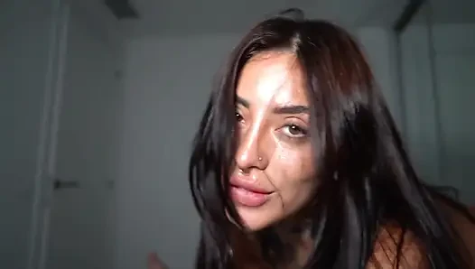 Dövmeli hatun Tabatha Lust amına dokunurken yakalandı ve büyük yarağım tarafından sert sikildi