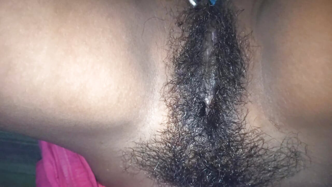 Indian girl cuts ass hair, pulls sexy