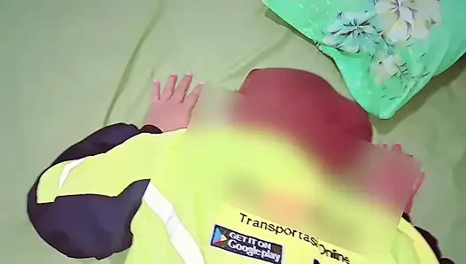 Ojol wanita!! Perjuangan DRIVER ojol wanita mencari cicilan kredit mau di entot full gaya doggy demi mendapat rating bintang 5 & uang tip