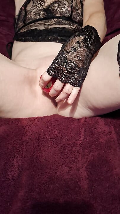 Multă acțiune pentru pizda mea umedă.