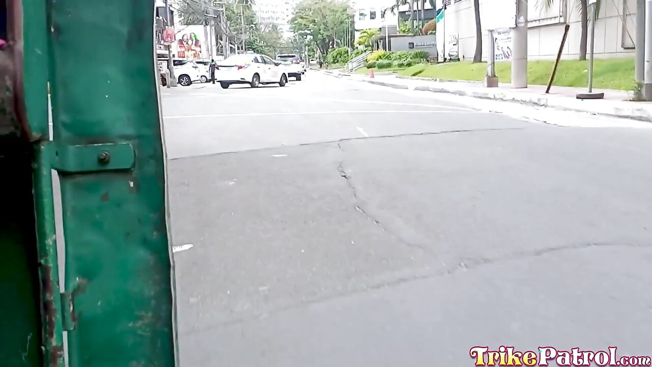 Trikepatrol con curvas asiática follada foreginer en el hotel