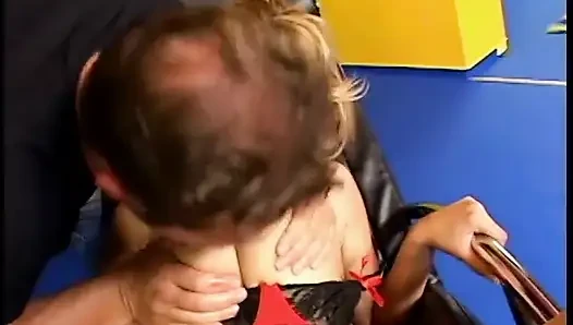Doğal memeli ateşli hatun tıraşlı amını siktiriyor