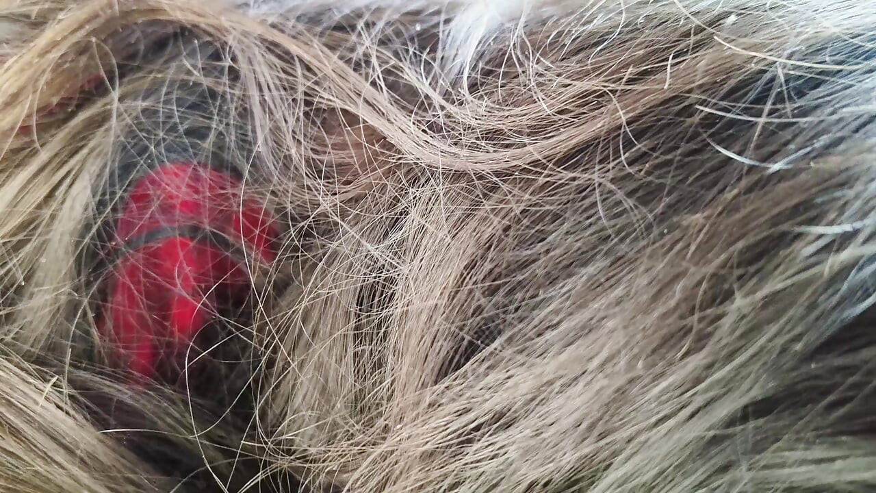 Подруга делает минет своему парню во время секса в машине на публике