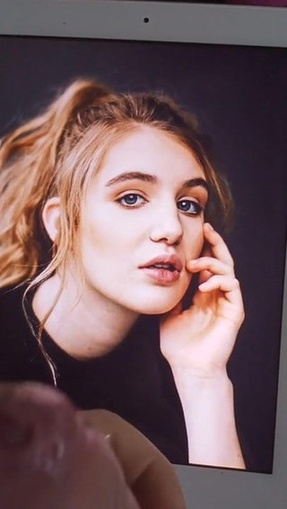 Sophie nelisse omaggio di sborra