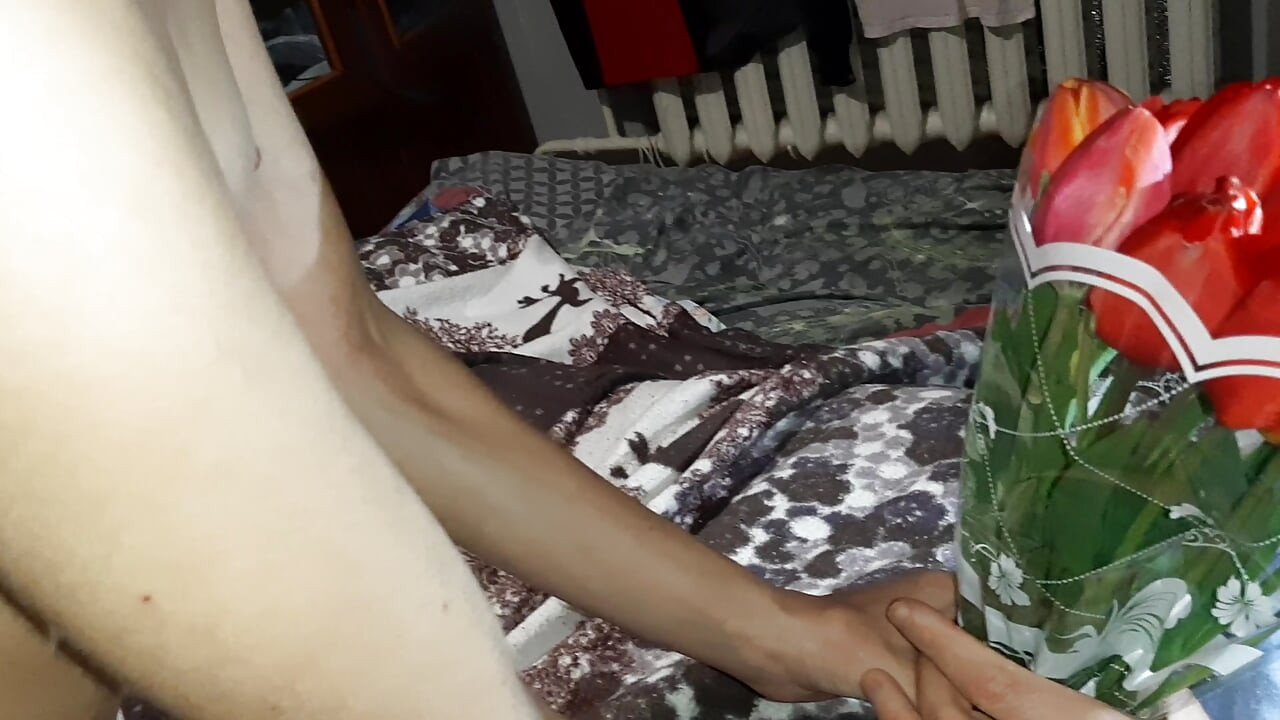 My girlfriend woke me up with bouquets of flowers and cunnilingus (with conversations)