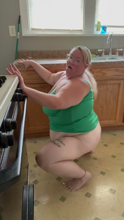 Twerking in the kitchen