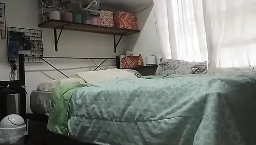 Cep telefonunu odama sakladım, çok ateşli ve onu izlemek için büyük bir götü var