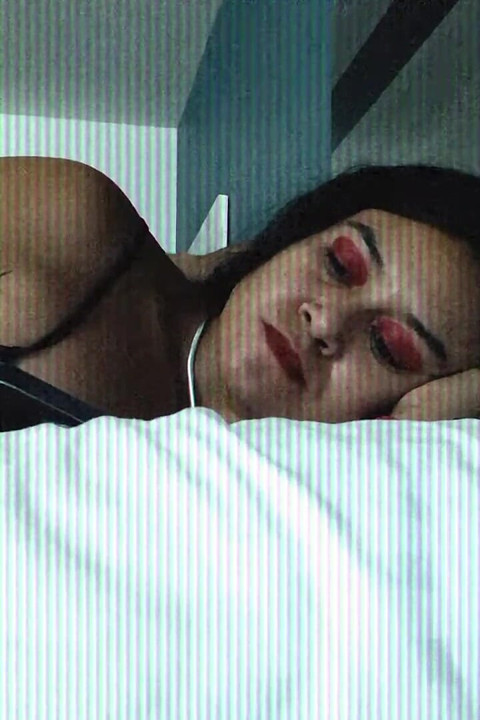 Banging and Chatting with Viewers on a Live